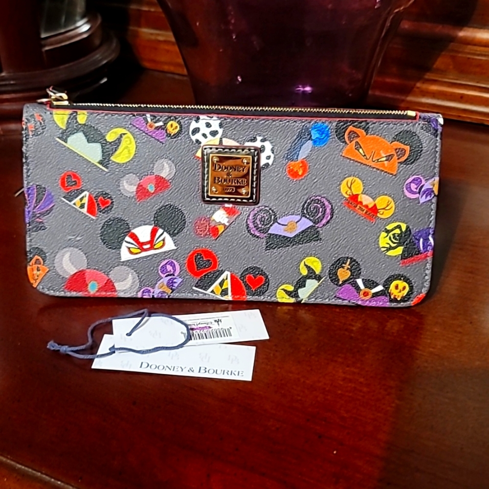 DOONEY AND BOURKE VILLIANS EARS WALLET EUC